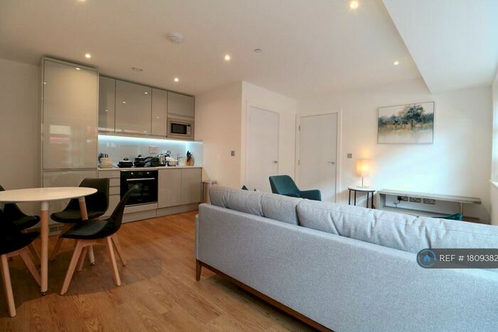 1 Bedroom Flat To Rent In Loam House, Romford, RM7