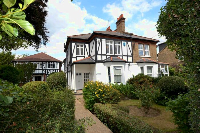 1 Bedroom Flat To Rent In Sunnyside, First Floor Flat, Gordon Road, South Woodford, E18