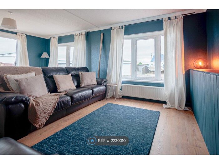 3 Bedroom Bungalow To Rent In Convent Meadows, Christchurch, BH23