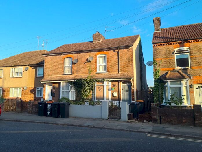 2 Bedroom Semi-Detached House To Rent In Chiltern Road, Dunstable, LU6
