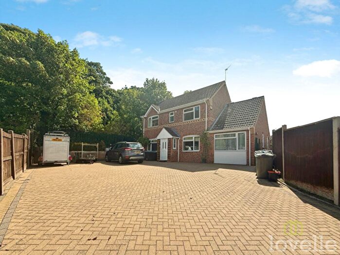 4 Bedroom Detached House For Sale In Old Showfields, Gainsborough, DN21