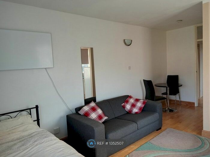 Studio To Rent In Deepdale Avenue, Stapleford, Nottingham, NG9