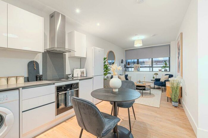 1 Bedroom Flat To Rent In Steeplemount House, Enfield, EN2