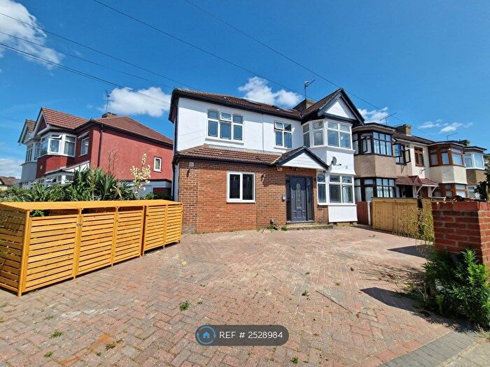 Studio To Rent In Boleyn Avenue, Enfield, EN1