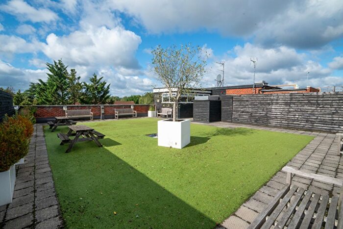 1 Bedroom Flat To Rent In Flat, The Studios, The Parade, Watford, WD17