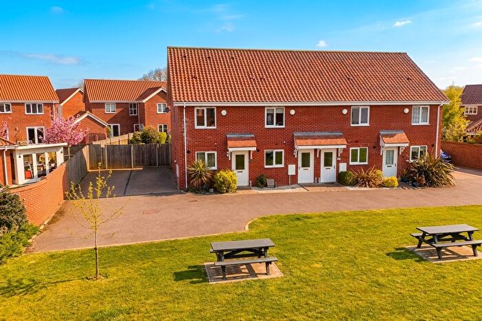 3 Bedroom End Terrace House For Sale In Picton Close, Poringland, Norwich, NR14