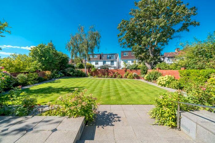 6 Bedroom House To Rent In Ravenscroft Avenue, London, NW11