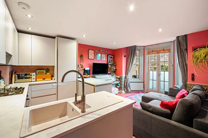 2 Bedroom Flat For Sale In Jasper Road, London, SE19