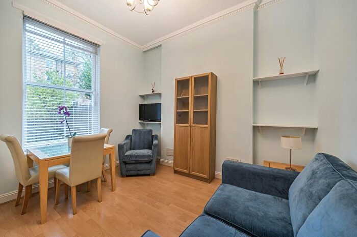 2 Bedroom Flat To Rent In Cambridge Gardens, North Kensington, W10