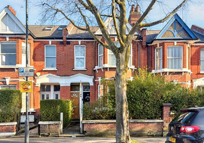 2 Bedroom Flat For Sale In Furness Road, Kensal Rise, London, NW10