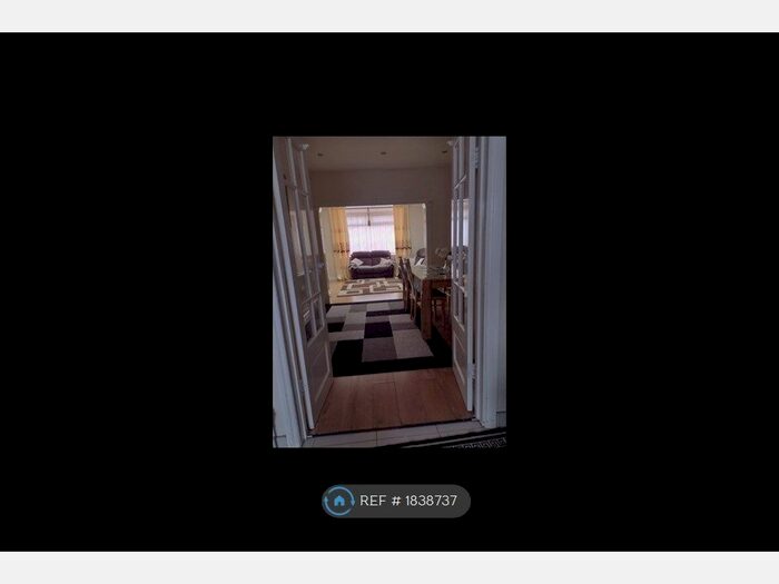 3 Bedroom Semi-Detached House To Rent In Dagenham Road, Dagenham, RM10