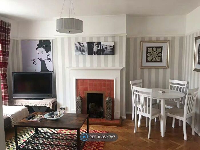 1 Bedroom Flat To Rent In Spencer Court, London, SW20