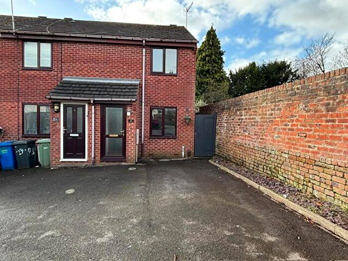 2 Bedroom Town House To Rent In Hazlehurst Lane, Chesterfield, Derbyshire, S41