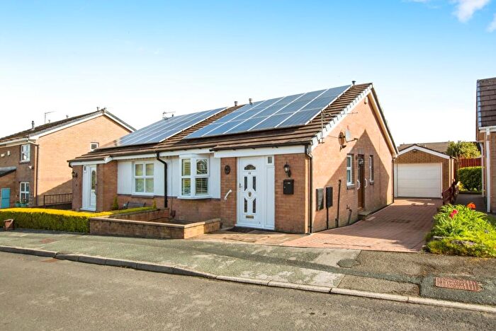 2 Bedroom Bungalow For Sale In Ogden View Close, Halifax, West Yorkshire, HX2