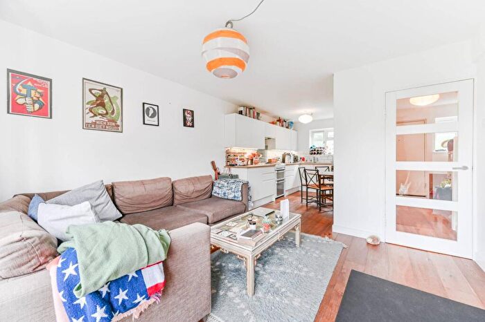 2 Bedroom Flat To Rent In Hamilton Road, West Norwood, London, SE27