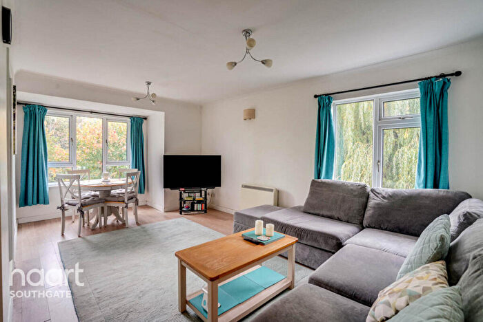 2 Bedroom Flat For Sale In Badgers Close, Enfield, EN2