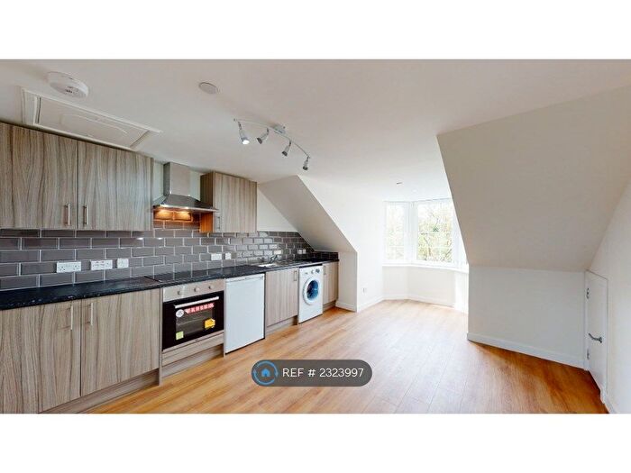 2 Bedroom Flat To Rent In High Street, Dumbarton, G82