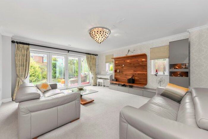 5 Bedroom Detached House To Rent In Pitt Rivers Close, Guildford, GU1