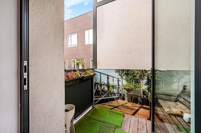 3 Bedroom Flat For Sale In Sweeps Building, Leather Lane, EC1N - Photo 4
