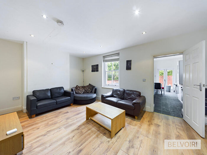 2 Bedroom Town House To Rent In Warstone Parade East, Jewellery Quarter, Birmingham, B18