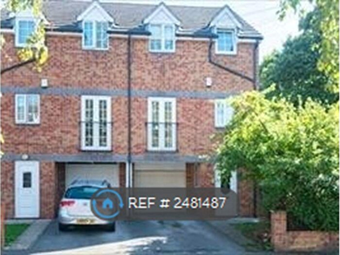 3 Bedroom Semi-Detached House To Rent In Birch Avenue, Leeds, LS15