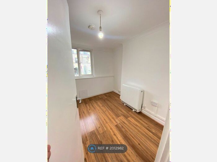 1 Bedroom Flat To Rent In Near Camden Canal, London, NW1