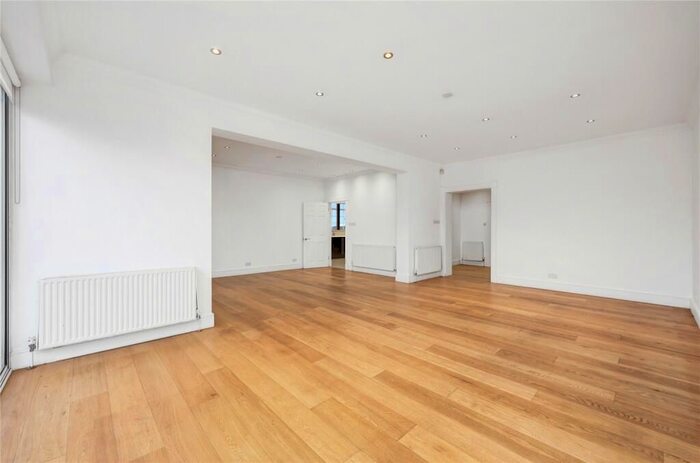 5 Bedroom Semi-Detached House To Rent In Coalecroft Road, London, SW15