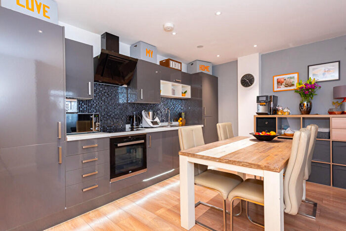 2 Bedroom Flat For Sale In London Road, Blackwater, GU17