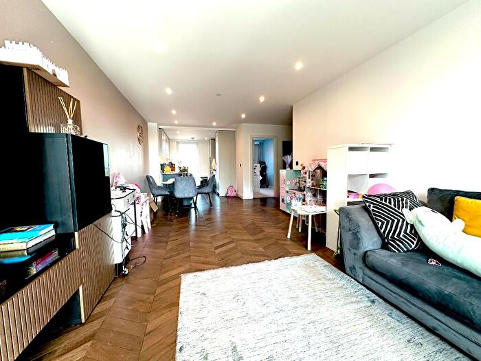 3 Bedroom Flat For Sale In Attlee House, Kingston Upon Thames, Surrey, KT1