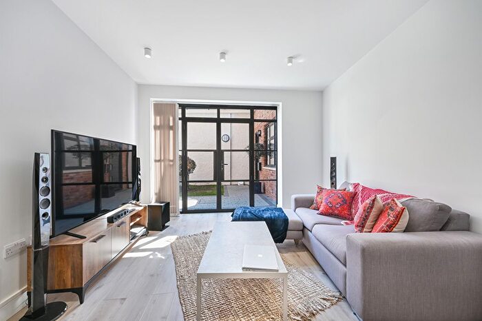 1 Bedroom Flat To Rent In Mitcham Lane, London, SW16