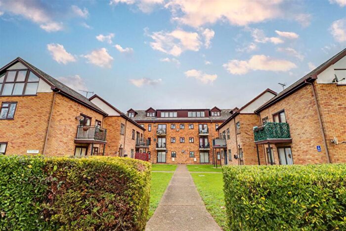 2 Bedroom Flat For Sale In * Ground Floor * London Road, Hadleigh, SS7