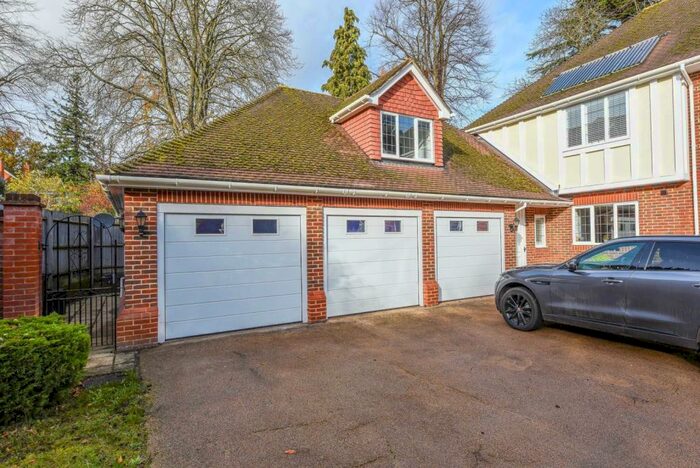 Apartment To Rent In Caversham, Reading, RG4