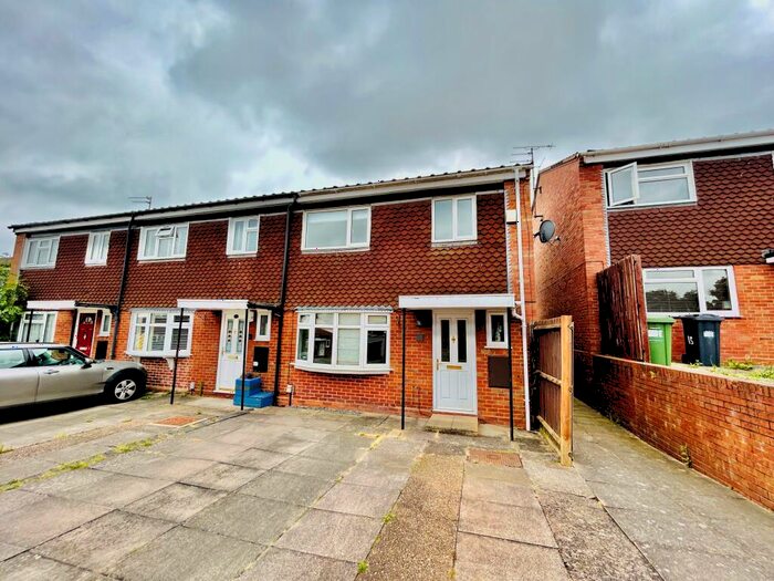 3 Bedroom End Of Terrace House To Rent In Dudley Green, Leamington Spa, CV32