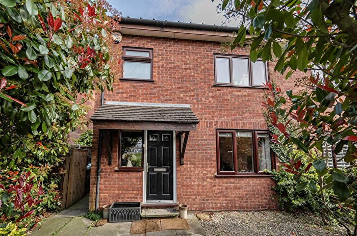 3 Bedroom Semi Detached House For Sale In Milner Walk, London, SE9