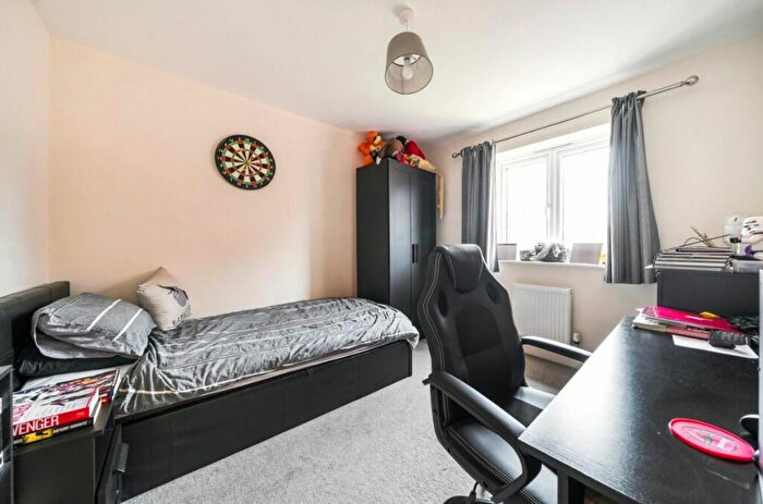 4 Bedroom Detached House For Sale In Teal Walk, Biddenham, MK40