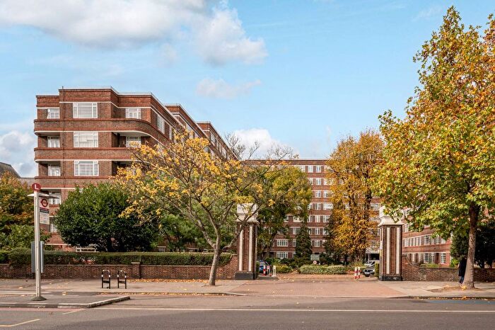 2 Bedroom Flat For Sale In Balham High Road, Balham, London, SW17