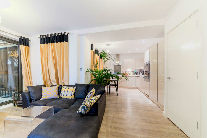 2 Bedroom Apartment To Rent In Oscar Court, Rotherhithe Street, London, SE16