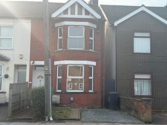 3 Bedroom Semi-Detached House To Rent In Marsh Road, Luton, LU3