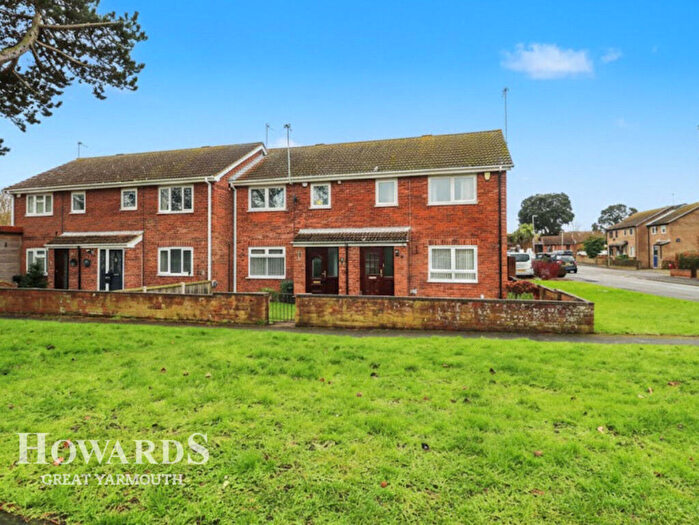 3 Bedroom Semi-Detached House For Sale In Mountbatten Way, Caister-on-Sea, NR30