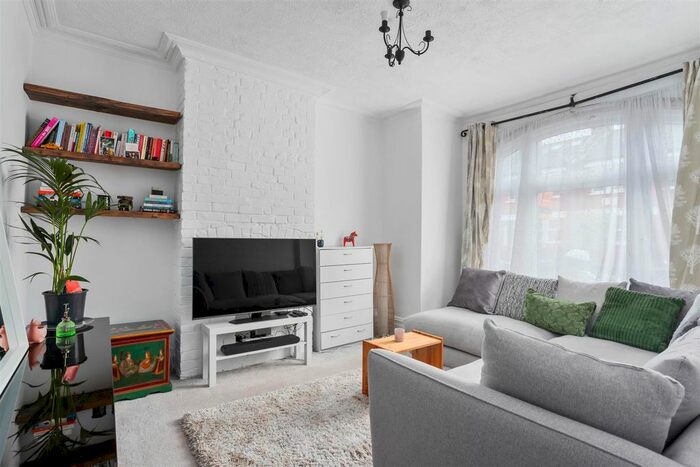 2 Bedroom Flat For Sale In Kingston Road, Raynes Park, SW20