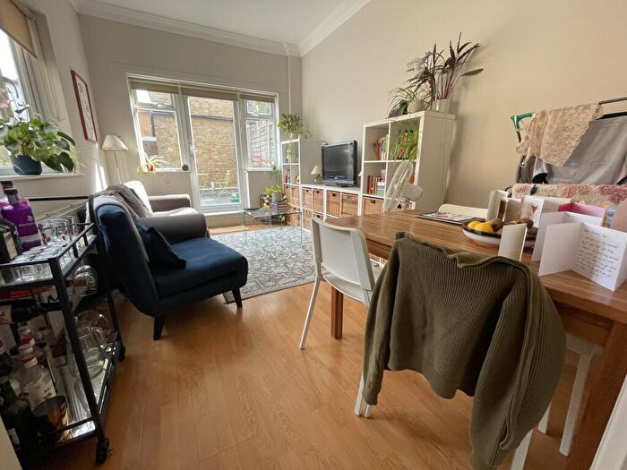 2 Bedroom Flat To Rent In Upper Street, Islington, London, N1