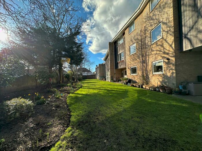 2 Bedroom Flat To Rent In Regent Park Road, Southampton, SO15