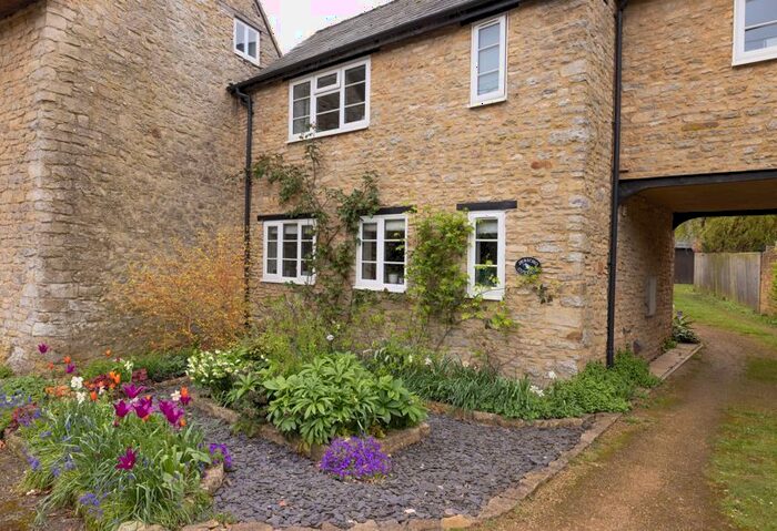 3 Bedroom Property For Sale In Main Street, Hethe, Bicester, OX27