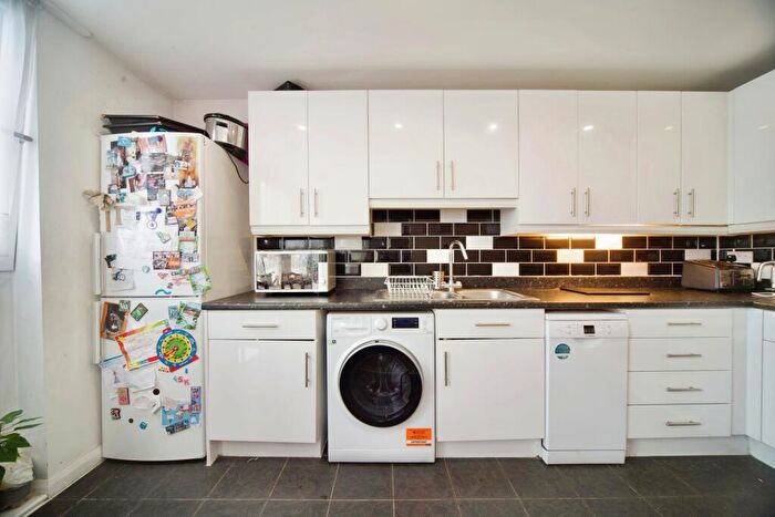 2 Bedroom Flat For Sale In Coppermill Heights, Ferry Lane, London, N17