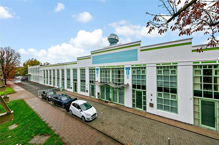 1 Bedroom Flat For Sale In Globe House, Chertsey Road, St Margarets, TW1