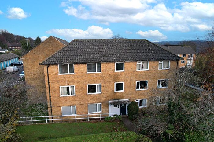 2 Bedroom Flat To Rent In Sumner Road, Farnham, Surrey, GU9