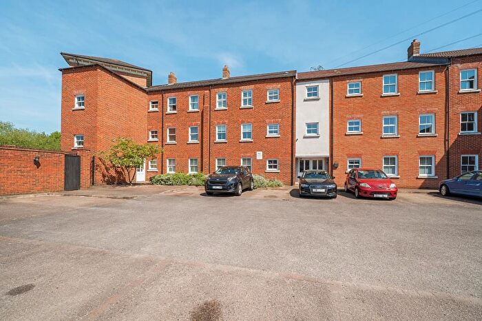 2 Bedroom Flat To Rent In Stafford Keep, Aylesbury, HP19