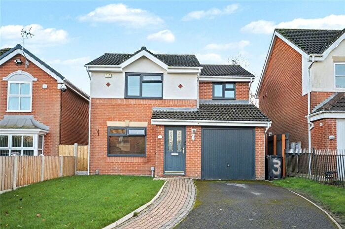 3 Bedroom Detached House For Sale In The Links, Beeston, Leeds, West Yorkshire, LS11