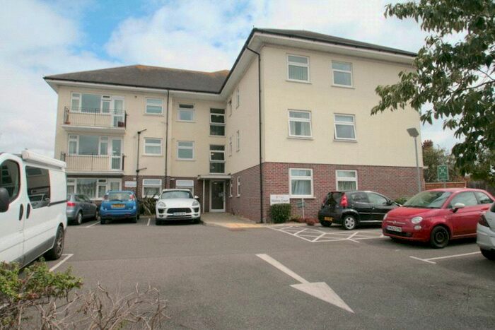 2 Bedroom Flat To Rent In Marine Court, Fitzalan Road, Littlehampton, West Sussex, BN17
