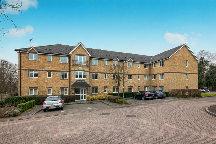 2 Bedroom Flat To Rent In Westview Close, Redhill, RH1